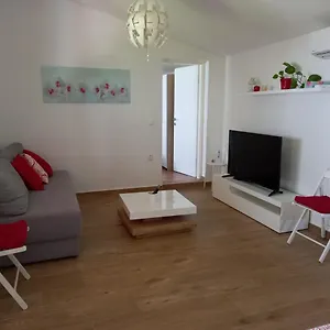 Apartment Little House, Fažana